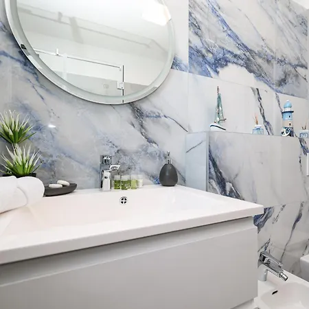 Luxury Penthouse Berin With Rooftop Terrace And Jacuzzi *
