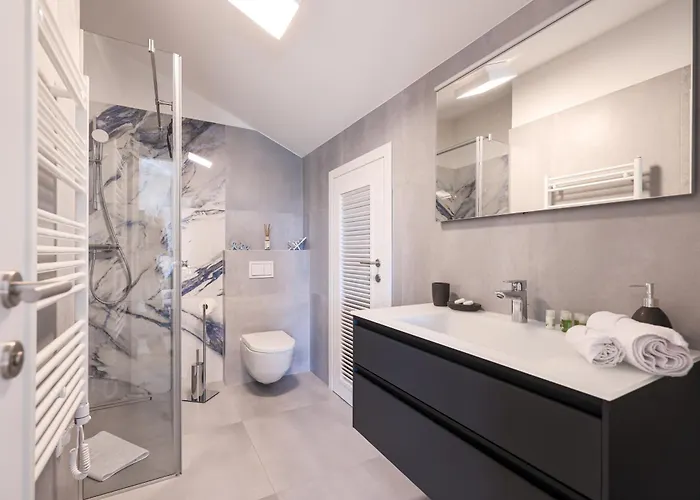 Luxury Penthouse Berin With Rooftop Terrace And Jacuzzi زادار