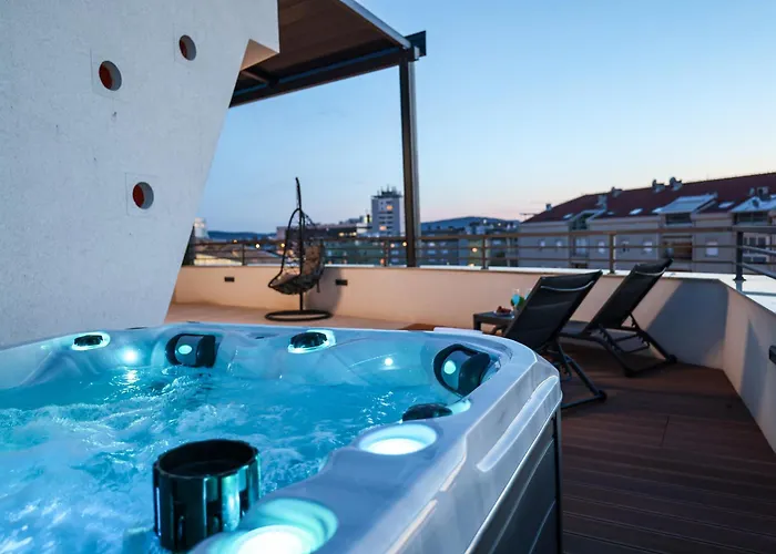 Luxury Penthouse Berin With Rooftop Terrace And Jacuzzi